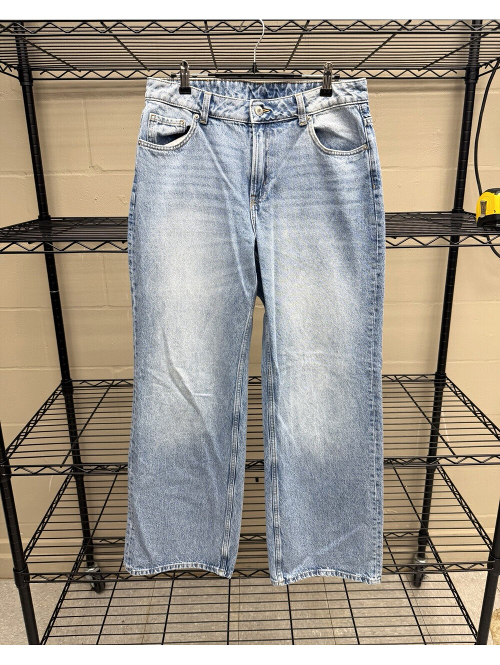 H&M Women’s Straight Leg High Rise Light Wash Denim Jeans 5-Pocket Size 10